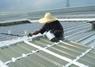 彩鋼瓦在安裝時(shí)要注意以下幾點(diǎn)來規(guī)避危害